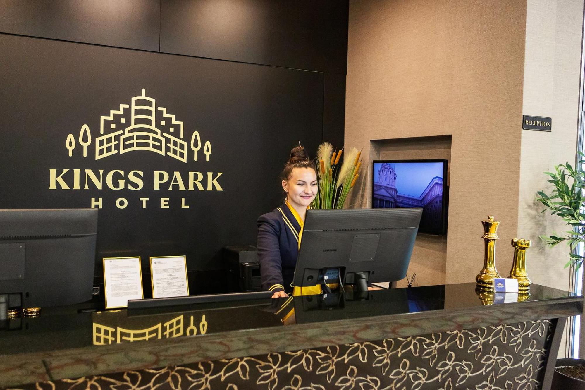 Kings Park Hotel Podgorica Exteriör bild