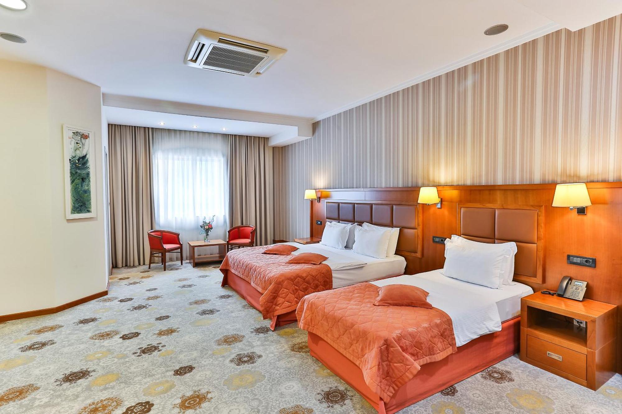 Kings Park Hotel Podgorica Exteriör bild