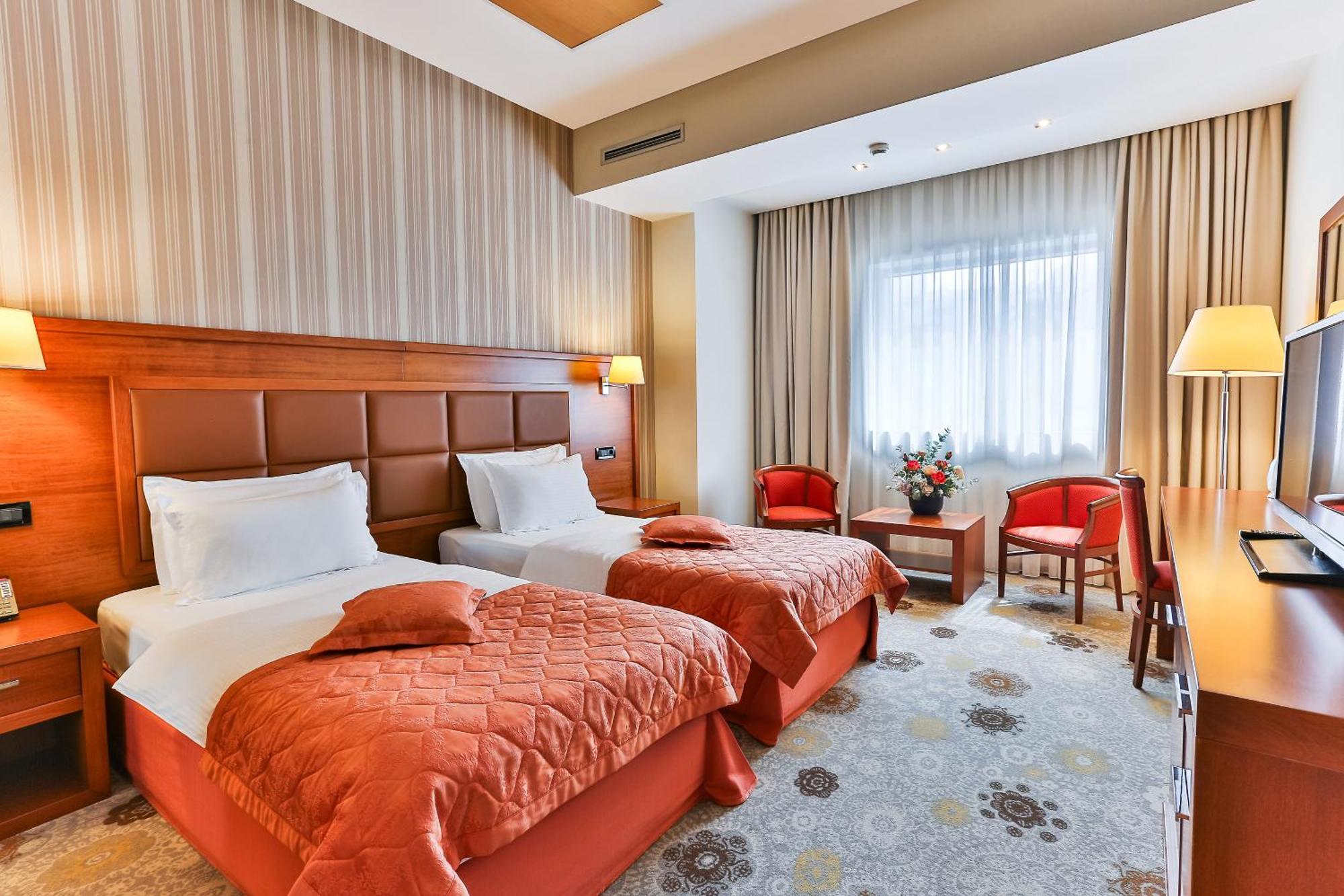 Kings Park Hotel Podgorica Exteriör bild